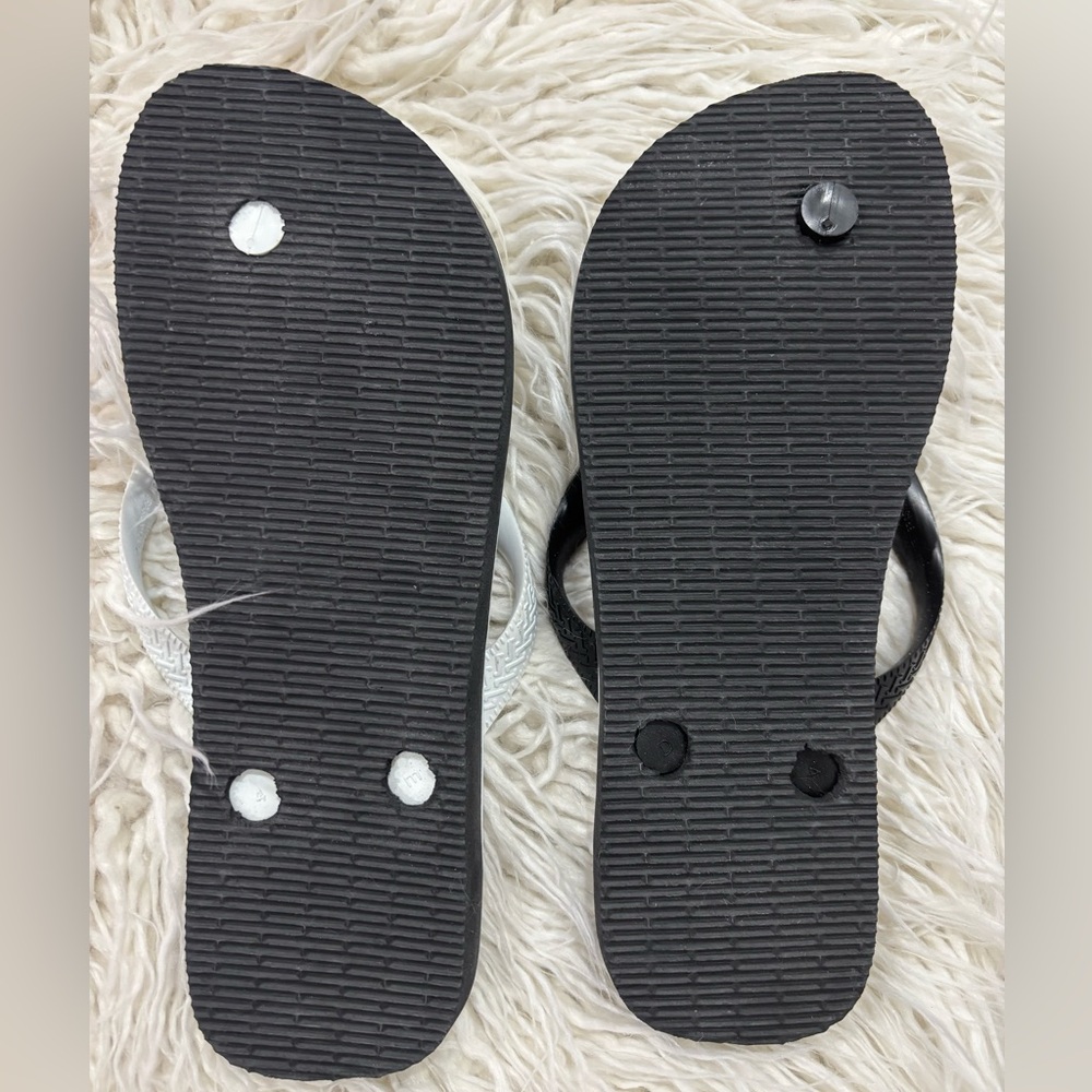 (NWOT) Havaianas Cruella Black and White Flip Flops - Picture 4 of 6